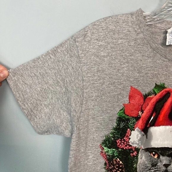 CHRISTMAS Cat with Santa Hat Holiday Wreath Heather Gray Crewneck T-Shirt Size S - Picture 8 of 13